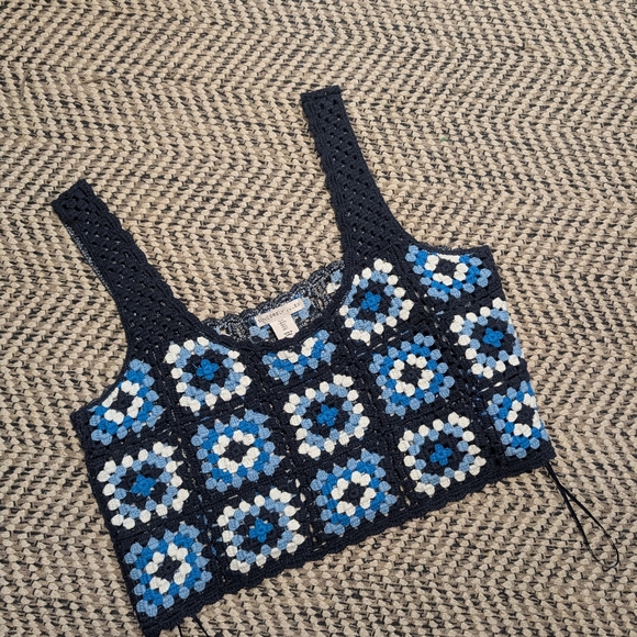 Blue Cropped Crochet Tank Top - Picture 3 of 7